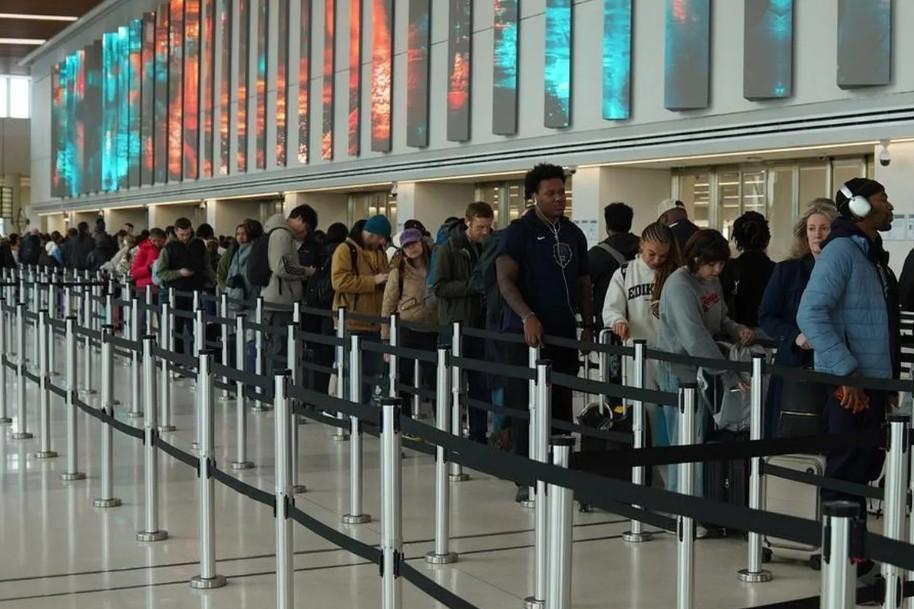 Trump Ancam Kerahkan Garda Nasional ke Bandara di Tengah Shutdown, Demokrat Dituding Biang Kerok