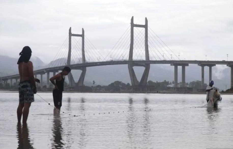 Kampanye Larangan Buang Sampah di Laut Teluk Ambon Diintensifkan untuk Lindungi Ekosistem Pesisir