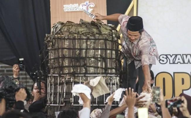 Tradisi Potong Lopis di Pekalongan, Simbol Eratnya Silaturahmi Usai Lebaran