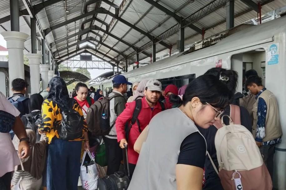Lonjakan Penumpang Kereta Api di Daop 8 Surabaya Tembus 50 Ribu pada Puncak Arus Lebaran 2026