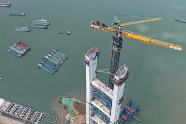Menara Utama Jembatan Shiziyang Capai Ketinggian Maksimum