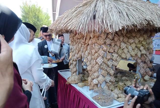 Lebaran Topat di Mataram Jadi Tradisi Sakral yang Perkuat Identitas dan Kebersamaan Masyarakat Sasak