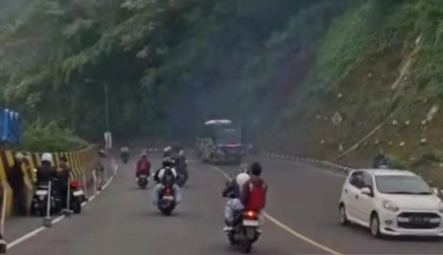 Polisi Percepat Sistem Satu Arah di Jalur Puncak untuk Antisipasi Lonjakan Kendaraan Wisatawan