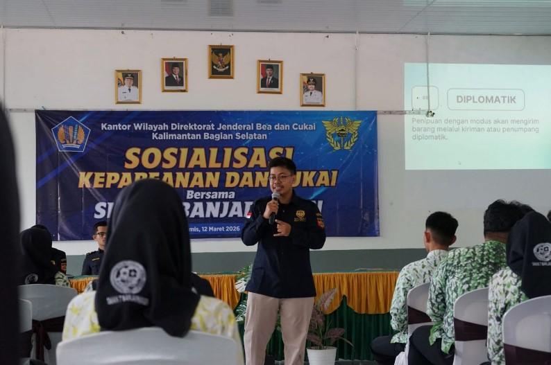Bea Cukai Gelar Customs Goes to School di SMAN 7 Banjarmasin
