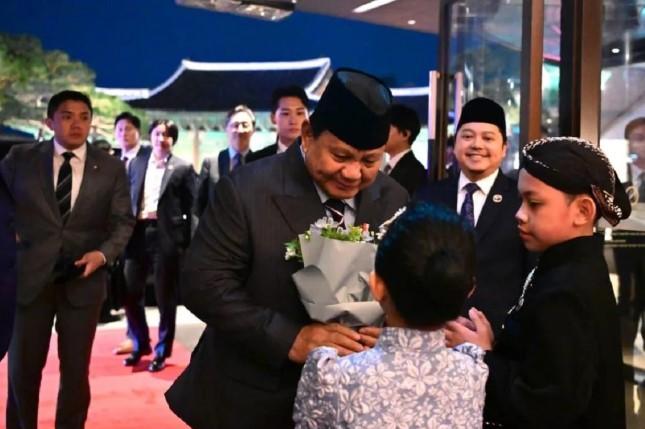 Presiden Prabowo Disambut Hangat Anak Diaspora Indonesia Saat Tiba di Seoul