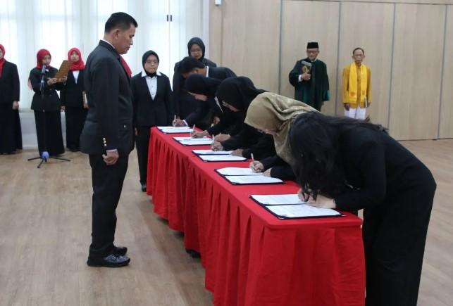 Kemenkum Kepri Ambil Sumpah Tiga Anak Berkewarganegaraan Ganda Resmi Menjadi WNI