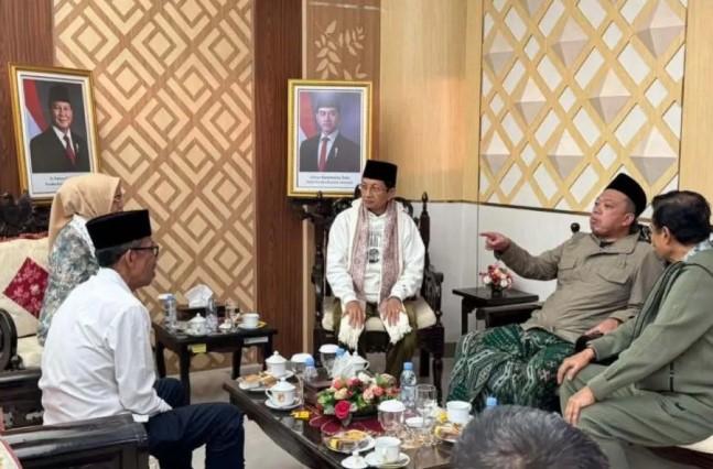 Rektor UIN Datokarama Sambut Kedatangan Menag dan Menteri ATR di Palu untuk Hadiri Haul Guru Tua