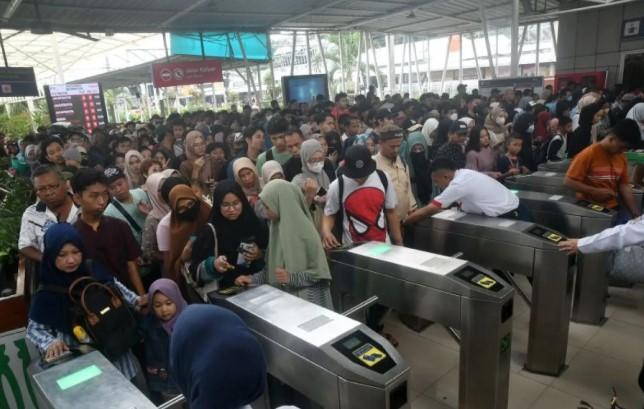 Kebijakan WFH Dinilai Transformasi Budaya Kerja Nasional yang Lebih Efisien dan Adaptif