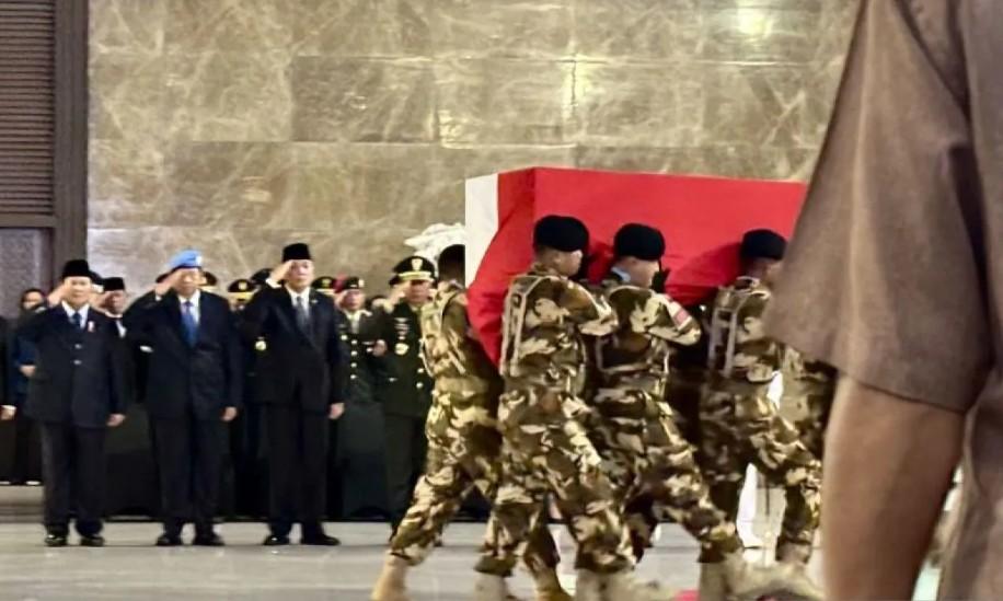 SBY Kenakan Baret Biru Hadiri Takziah Tiga Prajurit TNI Gugur di Lebanon