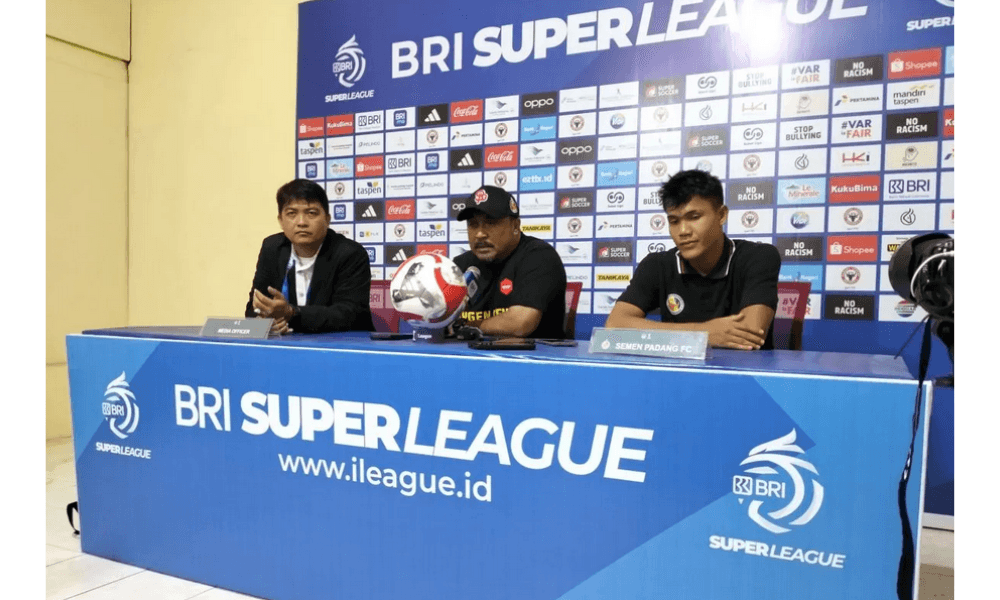 Semen Padang Tumbang 0-2 dari Persib, Imran Nahumarury Minta Maaf kepada Suporter