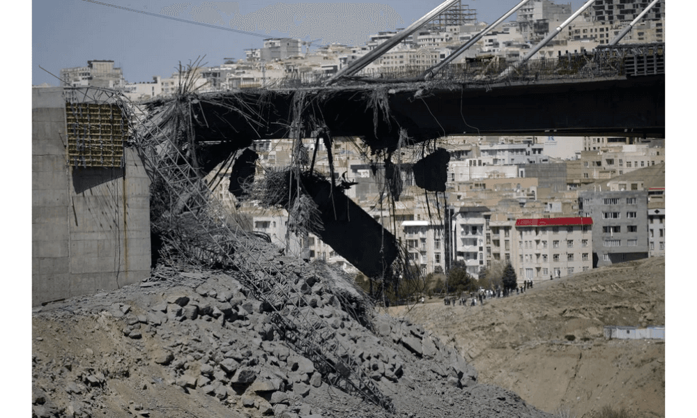 Jembatan B1 di Karaj Hancur Diserang AS dan Israel, 13 Orang Tewas