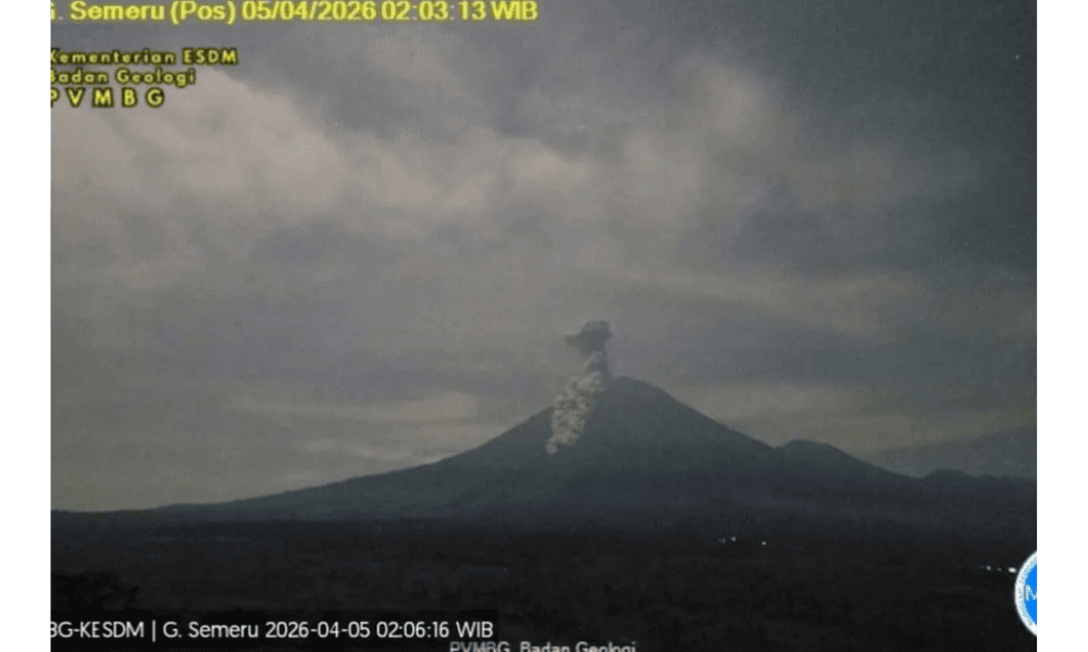 Gunung Semeru Kembali Erupsi, Awan Panas Meluncur hingga 3,5 Kilometer