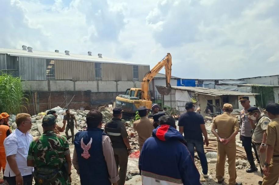 Pemerintah Kota Jakarta Barat Bongkar Permukiman Warga di Kalideres untuk Lahan TPU Baru
