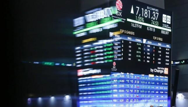 IHSG Dibuka Melemah 25,22 Poin ke Level 7.001 pada Perdagangan Senin Pagi