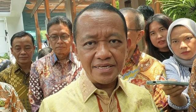 Hoaks! Klaim Bahlil Wajibkan Masyarakat Pakai Motor Listrik Dipastikan Tidak Benar