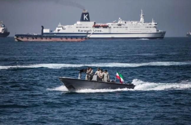 Trump Pertimbangkan Kerja Sama dengan Iran untuk Pungutan Kapal di Selat Hormuz