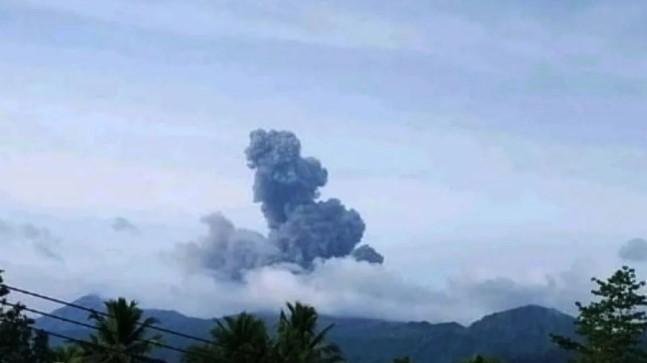 Gunung Dukono Kembali Erupsi, Semburkan Abu Vulkanik Setinggi 1.200 Meter di Halmahera Utara