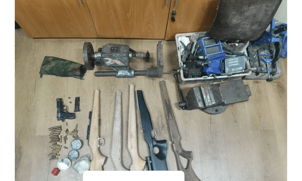 Polri Tangkap Pembuat Senjata Ilegal “Ki Bedil” yang Beroperasi 20 Tahun