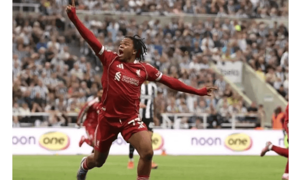 Arne Slot Siapkan Rio Ngumoha Jadi Starter Lawan PSG di Liga Champions