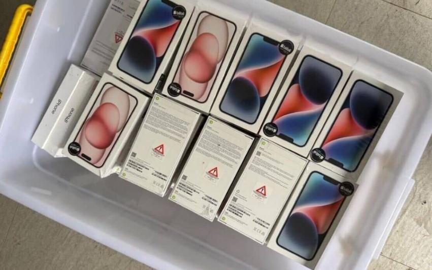 Bea Cukai Batam Gagalkan Peyelundupan 337 Unit Handphone dalam Bak Truk Pikap