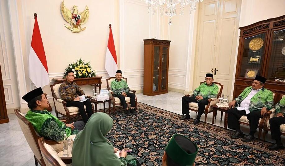 Gibran Rakabuming Raka Terima Audiensi Guru Madrasah, Soroti Kesejahteraan dan Pelatihan Teknologi