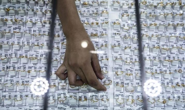 Harga Emas UBS, Antam, dan Galeri24 Kompak Turun di Pegadaian pada Jumat Pagi