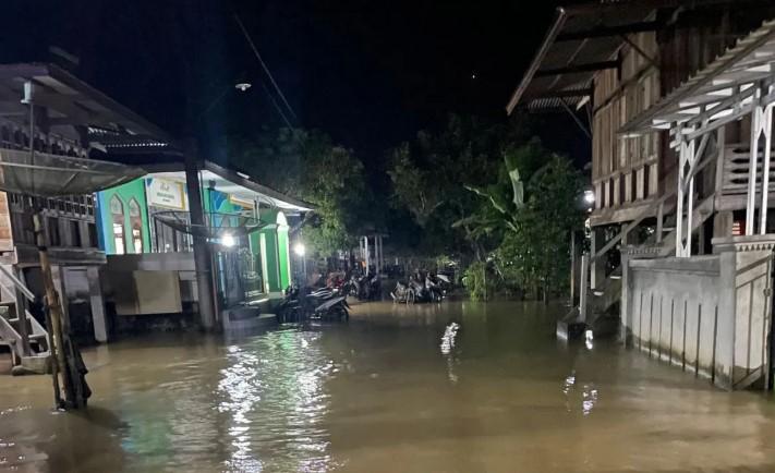 Banjir Meluas di OKU Sumsel Rendam 15 Desa, Ribuan Warga Terdampak