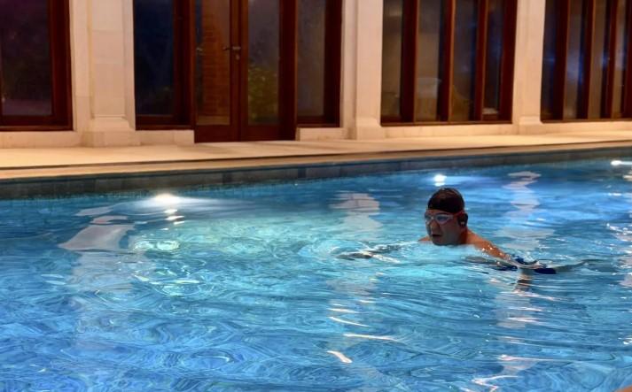 Seskab Teddy Ungkap Rutinitas Renang Presiden Prabowo Setiap Pukul 05.00 Pagi di Hambalang