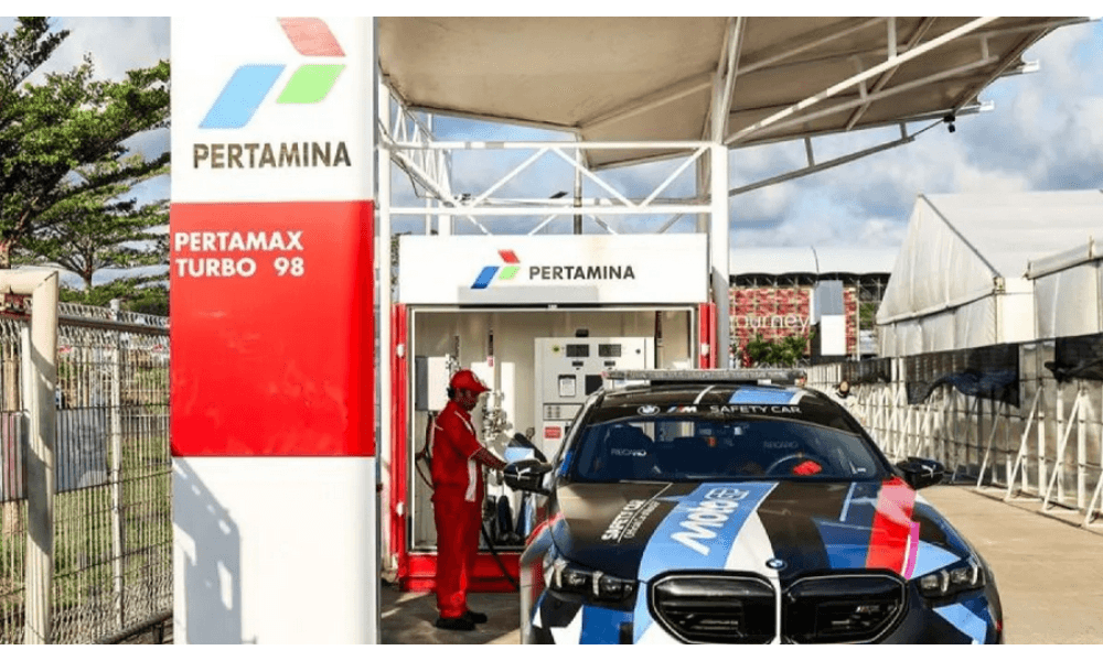 Ekonom: BBM Nonsubsidi Naik Agar Konsumen Menengah Atas Beralih ke EV