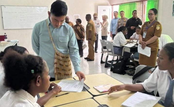 Wapres Gibran Soroti Minimnya Penerangan Saat Tinjau Sentra Pendidikan Mimika di Papua Tengah