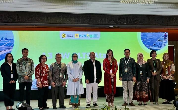 Indonesia Percepat Transisi Energi Bersih Lewat Peluncuran 1,3 GW PLTS Atap Nasional
