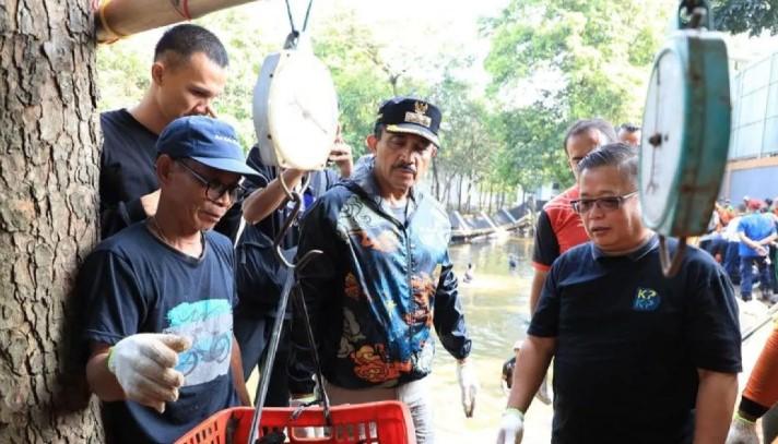Penanganan Ikan Sapu-Sapu di Jakarta Selatan Ikuti Rekomendasi MUI untuk Penguburan