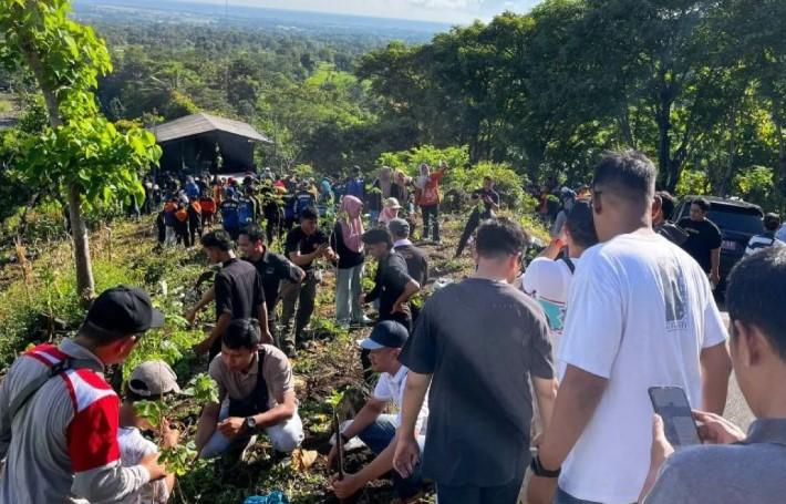 ASN dan Masyarakat Situbondo Kompak Tanam 20 Ribu Pohon untuk Cegah Banjir dan Longsor