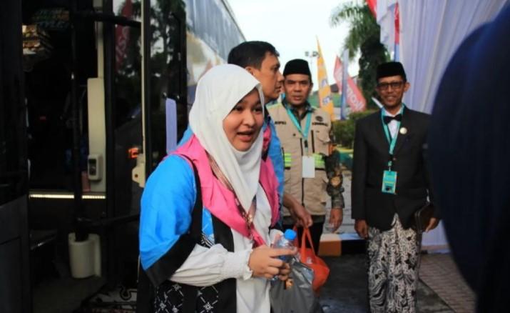 Remaja 15 Tahun di Padang Jadi Calon Haji Termuda 2026 Usai Gantikan Orang Tua yang Wafat