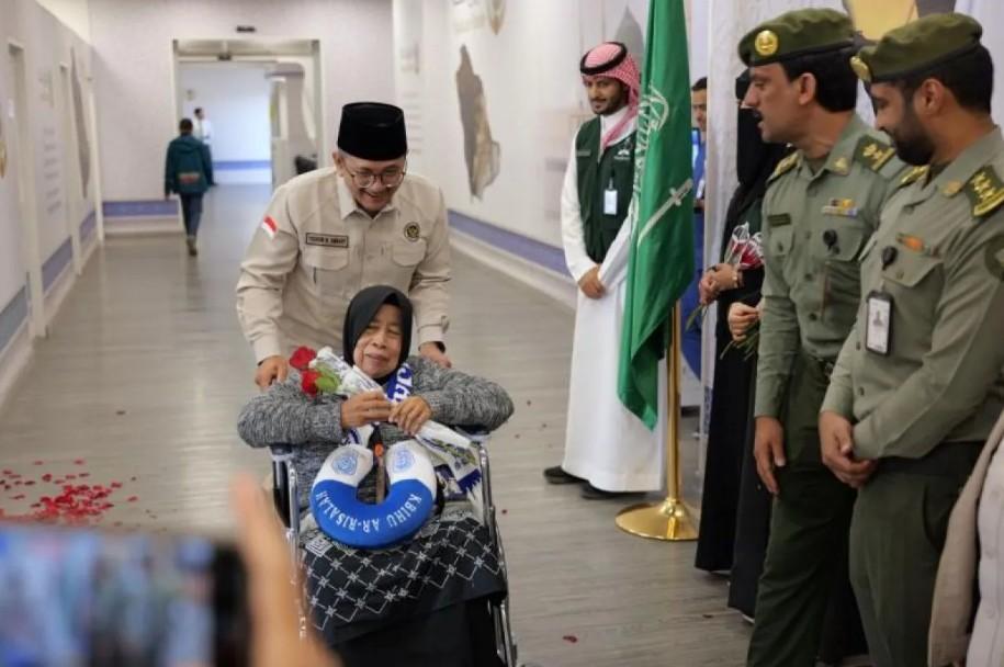 Ribuan Jamaah Haji Indonesia Tiba di Madinah, Pemerintah Imbau Jaga Kesehatan di Tengah Cuaca Panas