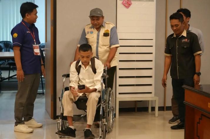 Peserta Difabel Tunjukkan Kegigihan Ikuti UTBK SNBT 2026 di Universitas Jember