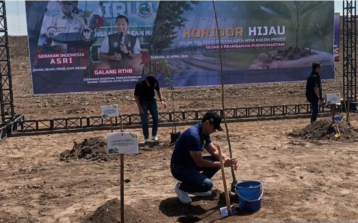 AHY Menanam Pohon di Koridor Hijau Tol Prambanan-Purwomartani untuk Perkuat Lingkungan Berkelanjutan