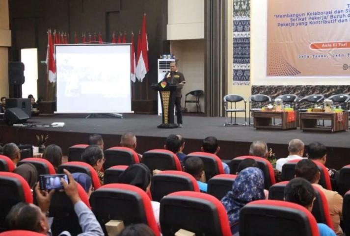 Gubernur NTT Dorong Kolaborasi Transformasi Tenaga Kerja pada Momentum May Day 2026