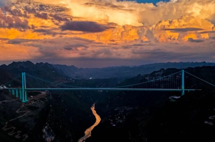Jembatan Ngarai Besar Huajiang di China Resmi Jadi Jembatan Tertinggi Dunia Versi Guinness