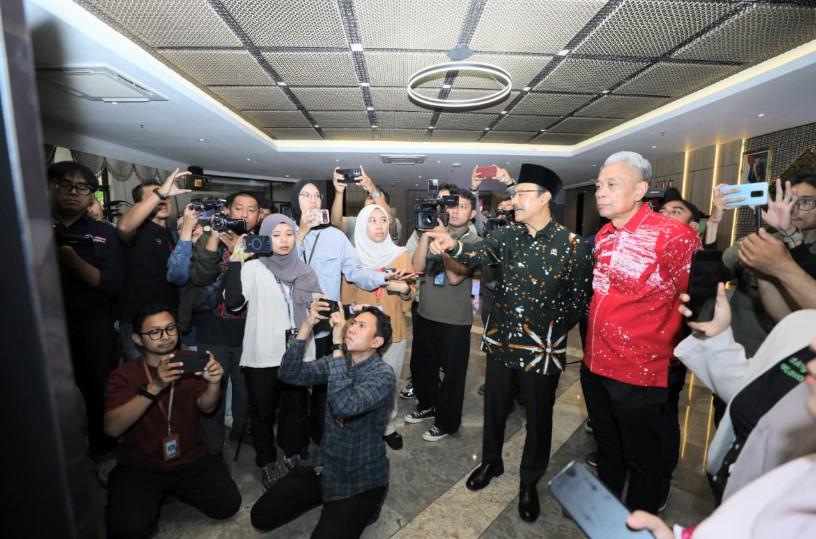 Gus Ipul Tegaskan Isu Mark Up Harga Sepatu Sekolah Rakyat Hoax