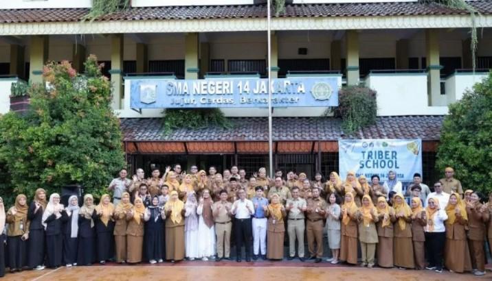 Mendiktisaintek Brian Yuliarto Tekankan Pentingnya Pembentukan Karakter bagi Pelajar SMA