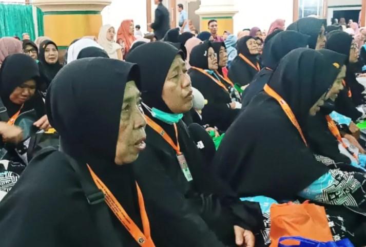 154 Calon Haji Asal Lombok Utara Resmi Diberangkatkan ke Tanah Suci Melalui Bandara Lombok