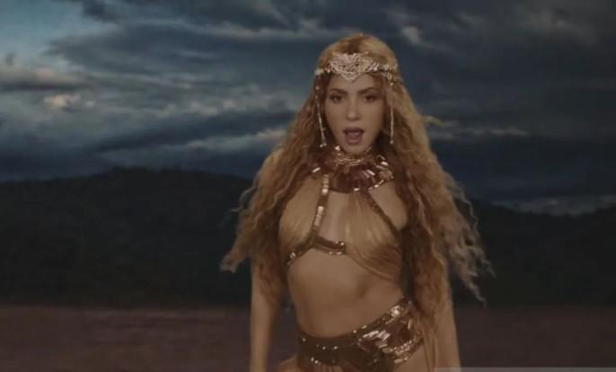 Shakira Kenakan Hiasan Kepala Karya Rinaldy Yunardi di Video Klip Lagu Baru