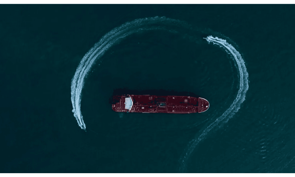 Iran Disebut Gunakan Strategi “Armada Nyamuk” untuk Kendalikan Selat Hormuz