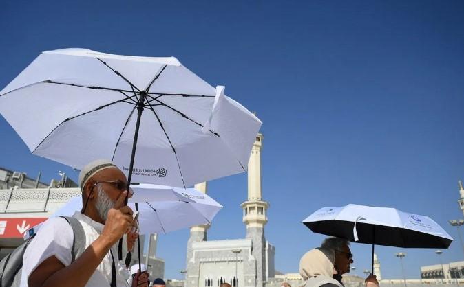 Dokter Ingatkan Jamaah Haji Waspadai Tanda Dehidrasi di Tengah Cuaca Panas Arab Saudi