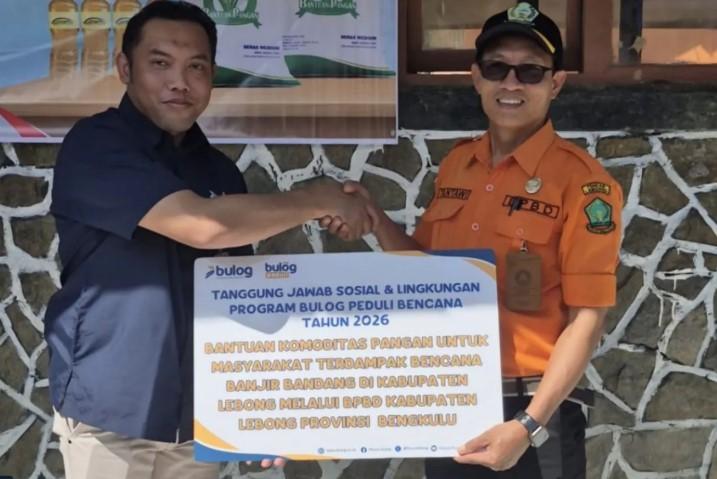 Bulog Rejang Lebong Salurkan Bantuan untuk Korban Banjir dan Longsor di Lebong