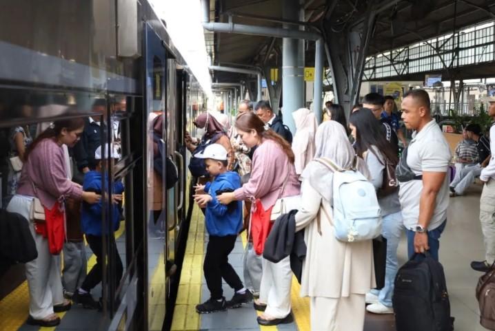 Gen Z Ramai Pilih Kereta Api karena Dinilai Ramah Lingkungan dan Berkelanjutan
