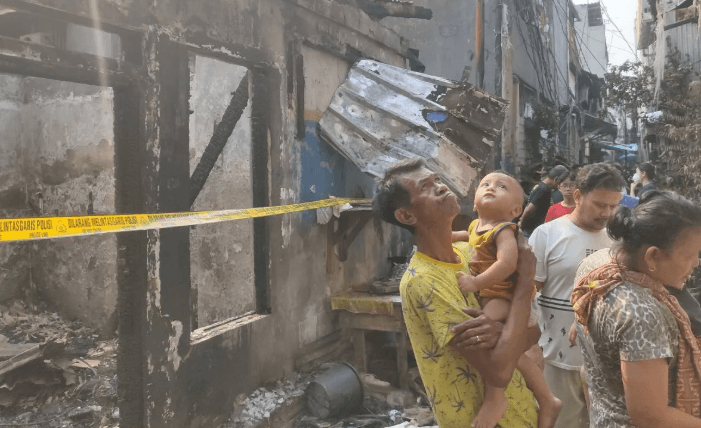 Kebakaran Hebat di Krendang Barat Hanguskan 27 Rumah, Darto Selamatkan Anak dan Cucu di Tengah Kepulan Api