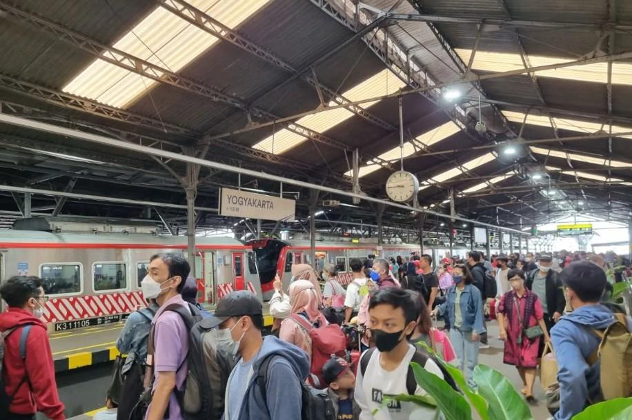 KAI Daop 6 Yogyakarta Catat Pergerakan 56.898 Penumpang pada Puncak Arus Balik Libur Panjang