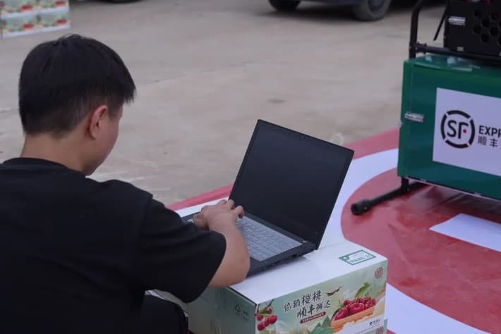 Drone Antar Buah Ceri Segar di Dataran Tinggi Loess, China Pangkas Waktu Pengiriman